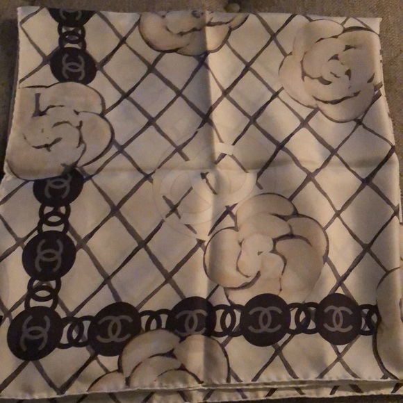 LAST CHANCE TO BUY…CHANEL CC Logo Silk Cameilla Scarf Ivory - Picture 2 of 6